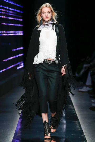 Look 22
